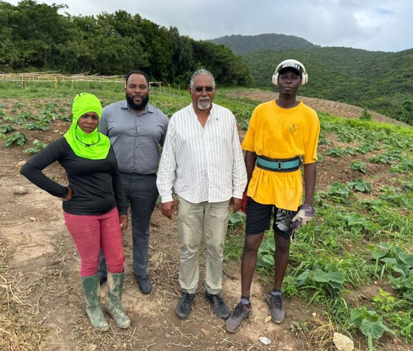 Premier & Agriculture Minister Visit Farmers In Water Works